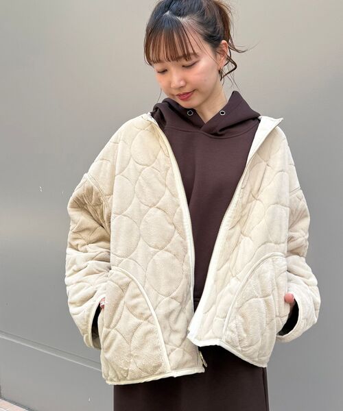 le.coeur blanc(ルクールブラン)の「《WEB限定》リバーシブルキルティングブルゾン(ブルゾン・レディース・アイボリー/ブラック/チャコールグレー・38)」の1枚目の写真