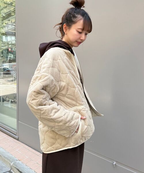 le.coeur blanc(ルクールブラン)の「《WEB限定》リバーシブルキルティングブルゾン(ブルゾン・レディース・アイボリー/ブラック/チャコールグレー・38)」の10枚目の写真