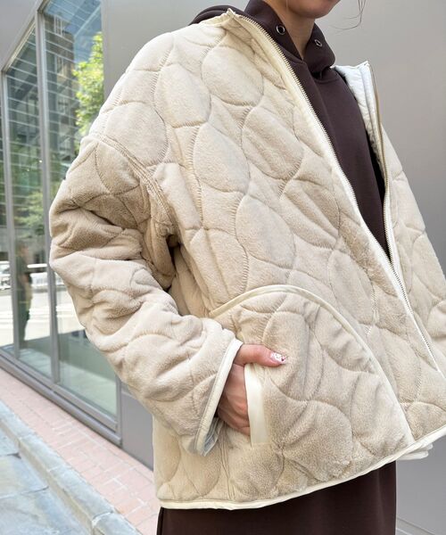 le.coeur blanc(ルクールブラン)の「《WEB限定》リバーシブルキルティングブルゾン(ブルゾン・レディース・アイボリー/ブラック/チャコールグレー・38)」の12枚目の写真