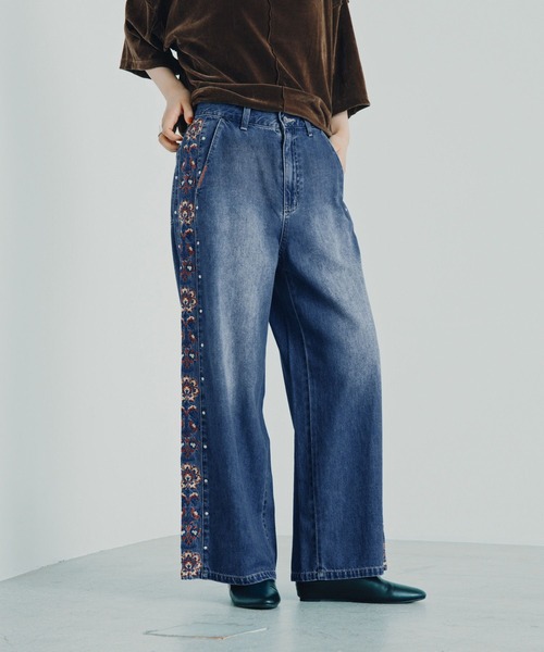 LEPSIM(レプシィム)の「刺繍デニムパンツ 879120(デニムパンツ・レディース・ブラック/ブルー・MEDIUM/LARGE)」の1枚目の写真