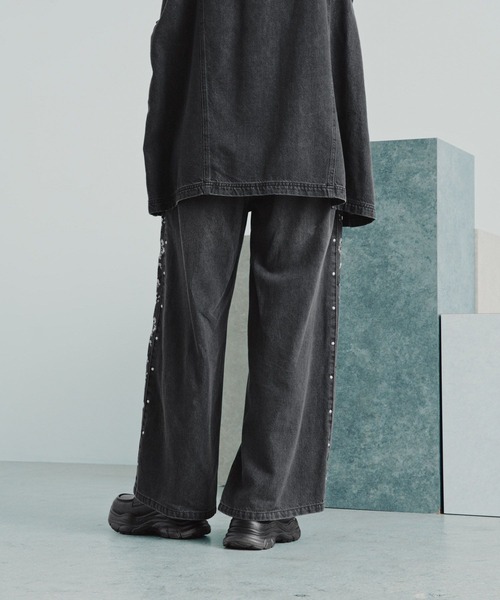 LEPSIM(レプシィム)の「刺繍デニムパンツ 879120(デニムパンツ・レディース・ブラック/ブルー・MEDIUM/LARGE)」の5枚目の写真