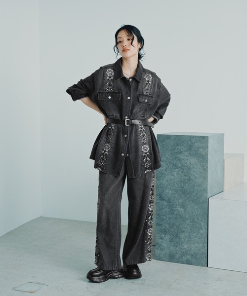 LEPSIM(レプシィム)の「刺繍デニムパンツ 879120(デニムパンツ・レディース・ブラック/ブルー・MEDIUM/LARGE)」の6枚目の写真
