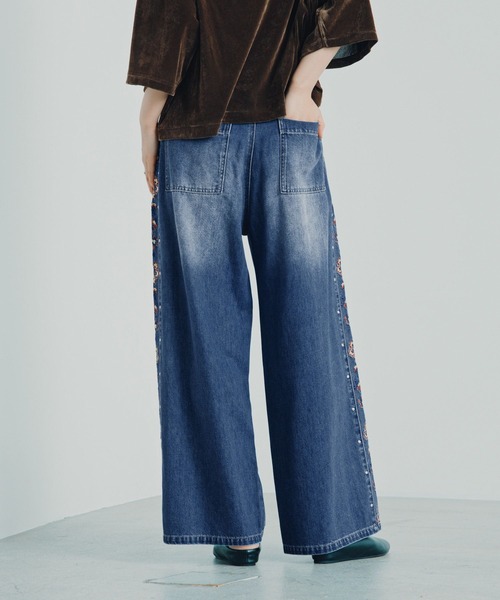 LEPSIM(レプシィム)の「刺繍デニムパンツ 879120(デニムパンツ・レディース・ブラック/ブルー・MEDIUM/LARGE)」の11枚目の写真