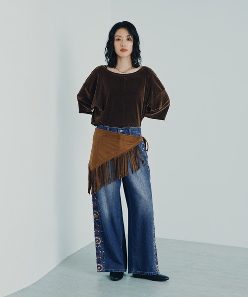LEPSIM(レプシィム)の「刺繍デニムパンツ 879120(デニムパンツ・レディース・ブラック/ブルー・MEDIUM/LARGE)」の12枚目の写真