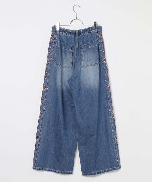 LEPSIM(レプシィム)の「刺繍デニムパンツ 879120(デニムパンツ・レディース・ブラック/ブルー・MEDIUM/LARGE)」の16枚目の写真