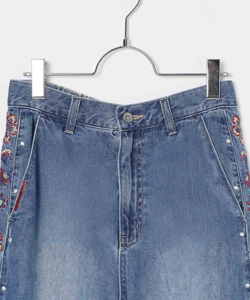 LEPSIM(レプシィム)の「刺繍デニムパンツ 879120(デニムパンツ・レディース・ブラック/ブルー・MEDIUM/LARGE)」の17枚目の写真
