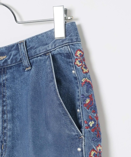LEPSIM(レプシィム)の「刺繍デニムパンツ 879120(デニムパンツ・レディース・ブラック/ブルー・MEDIUM/LARGE)」の18枚目の写真