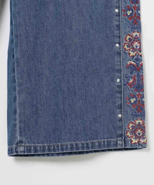 LEPSIM(レプシィム)の「刺繍デニムパンツ 879120(デニムパンツ・レディース・ブラック/ブルー・MEDIUM/LARGE)」の19枚目の写真