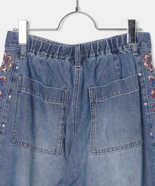 LEPSIM(レプシィム)の「刺繍デニムパンツ 879120(デニムパンツ・レディース・ブラック/ブルー・MEDIUM/LARGE)」の21枚目の写真