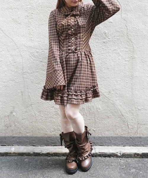 axes femme POETIQUE(アクシーズファムポエティック)の「ディテクティブチェックOP(ワンピース・レディース・ブラック/ネイビー/ブラウン・MEDIUM)」の3枚目の写真