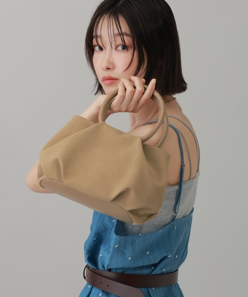 LAKOLE(ラコレ)の「サークルハンドル2WAYミニショルダーバッグ / 1017513(ハンドバッグ・レディース・ブラック/キャメル・FREE)」の1枚目の写真
