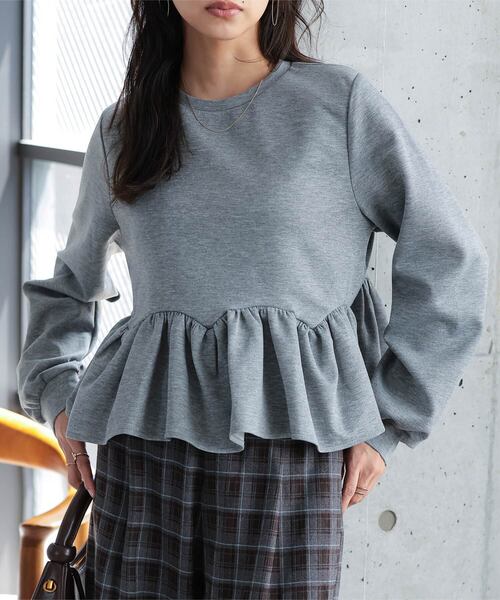 KOBE LETTUCE(コウベレタス)の「ダンボールペプラムトップス(スウェット・レディース・オフホワイト/ブラック/グレー・M)」の3枚目の写真