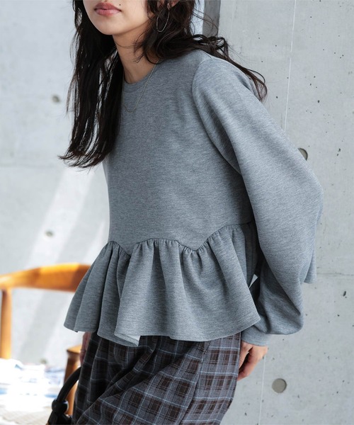 KOBE LETTUCE(コウベレタス)の「ダンボールペプラムトップス(スウェット・レディース・オフホワイト/ブラック/グレー・M)」の7枚目の写真