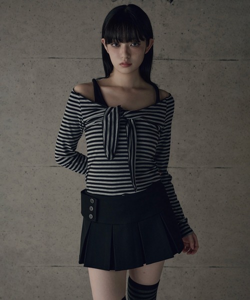 SOI.KUROI(ソイクロイ)の「twist ribbon strap wide v neck top / ツイストリボンストラップ付きワイドVネックトップス(Tシャツ/カットソー・レディース・グレー/ベージュ・FREE)」の6枚目の写真