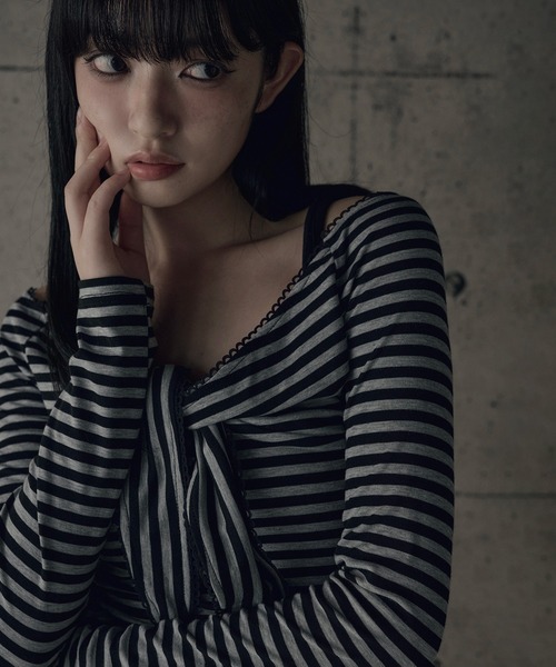 SOI.KUROI(ソイクロイ)の「twist ribbon strap wide v neck top / ツイストリボンストラップ付きワイドVネックトップス(Tシャツ/カットソー・レディース・グレー/ベージュ・FREE)」の8枚目の写真