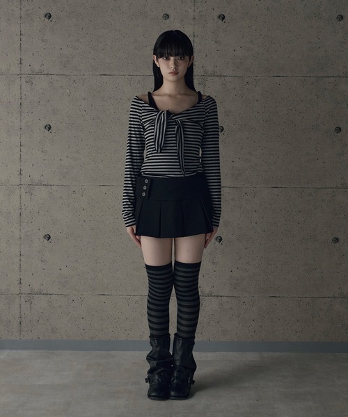 SOI.KUROI(ソイクロイ)の「twist ribbon strap wide v neck top / ツイストリボンストラップ付きワイドVネックトップス(Tシャツ/カットソー・レディース・グレー/ベージュ・FREE)」の10枚目の写真