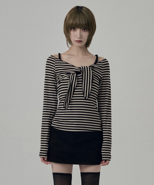 SOI.KUROI(ソイクロイ)の「twist ribbon strap wide v neck top / ツイストリボンストラップ付きワイドVネックトップス(Tシャツ/カットソー・レディース・グレー/ベージュ・FREE)」の11枚目の写真