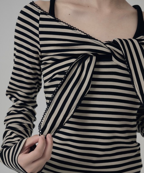 SOI.KUROI(ソイクロイ)の「twist ribbon strap wide v neck top / ツイストリボンストラップ付きワイドVネックトップス(Tシャツ/カットソー・レディース・グレー/ベージュ・FREE)」の14枚目の写真