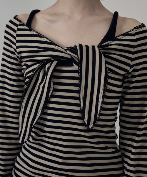 SOI.KUROI(ソイクロイ)の「twist ribbon strap wide v neck top / ツイストリボンストラップ付きワイドVネックトップス(Tシャツ/カットソー・レディース・グレー/ベージュ・FREE)」の15枚目の写真