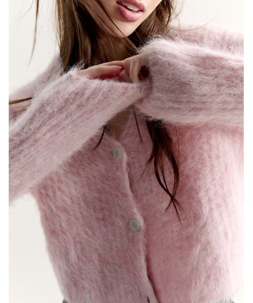 Maison Kitsune(メゾンキツネ)の「FLUFFY ALPACA CROPPED CARDIGAN(カーディガン/ボレロ・レディース・ライトピンク・XS/L/M/S)」の5枚目の写真