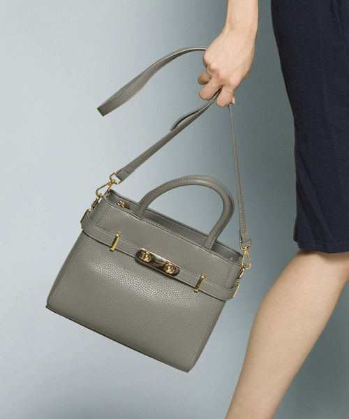 PLAIN CLOTHING(プレーンクロージング)の「フロントメタルハンドバッグ/ショルダーバッグ【PLAIN CLOTHING】(ショルダーバッグ・レディース・ベージュ/ネイビー/レッド/キャメル/グレー/ブラック・FREE)」の18枚目の写真