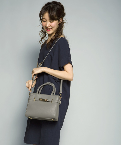 PLAIN CLOTHING(プレーンクロージング)の「フロントメタルハンドバッグ/ショルダーバッグ【PLAIN CLOTHING】(ショルダーバッグ・レディース・ベージュ/ネイビー/レッド/キャメル/グレー/ブラック・FREE)」の20枚目の写真