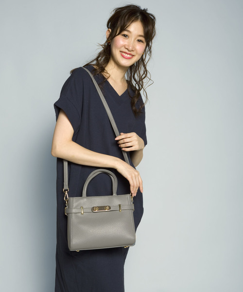 PLAIN CLOTHING(プレーンクロージング)の「フロントメタルハンドバッグ/ショルダーバッグ【PLAIN CLOTHING】(ショルダーバッグ・レディース・ベージュ/ネイビー/レッド/キャメル/グレー/ブラック・FREE)」の22枚目の写真