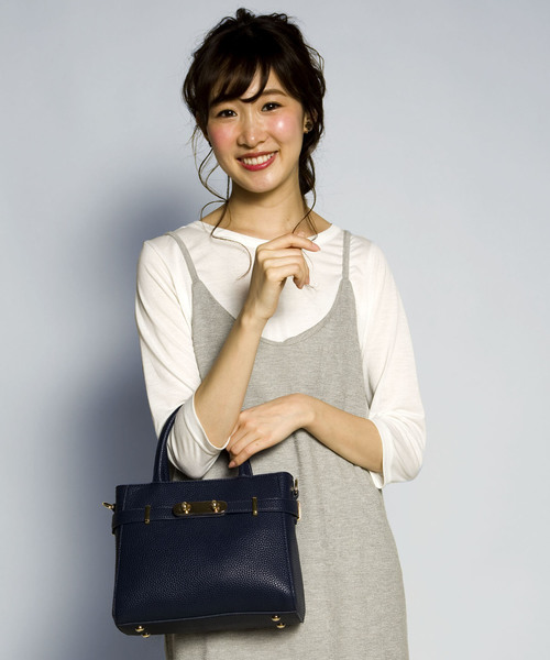 PLAIN CLOTHING(プレーンクロージング)の「フロントメタルハンドバッグ/ショルダーバッグ【PLAIN CLOTHING】(ショルダーバッグ・レディース・ベージュ/ネイビー/レッド/キャメル/グレー/ブラック・FREE)」の17枚目の写真