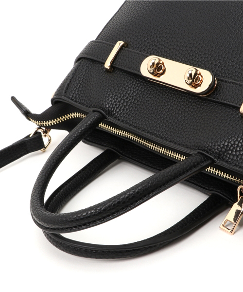 PLAIN CLOTHING(プレーンクロージング)の「フロントメタルハンドバッグ/ショルダーバッグ【PLAIN CLOTHING】(ショルダーバッグ・レディース・ベージュ/ネイビー/レッド/キャメル/グレー/ブラック・FREE)」の8枚目の写真