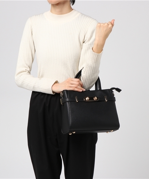 PLAIN CLOTHING(プレーンクロージング)の「フロントメタルハンドバッグ/ショルダーバッグ【PLAIN CLOTHING】(ショルダーバッグ・レディース・ベージュ/ネイビー/レッド/キャメル/グレー/ブラック・FREE)」の13枚目の写真