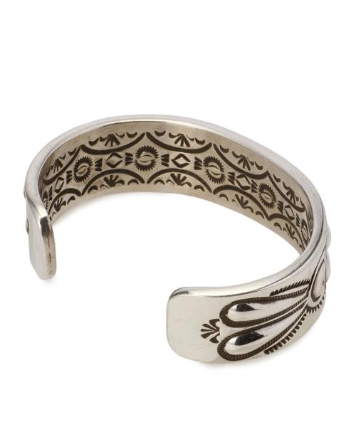 BEAUTY&YOUTH UNITED ARROWS（ビューティーアンドユースユナイテッドアローズ）の「＜Ray Adakai＞ DBL/STP Brac 3/4§（ブレスレット・メンズ・シルバー・MEDIUM）」の2枚目の写真