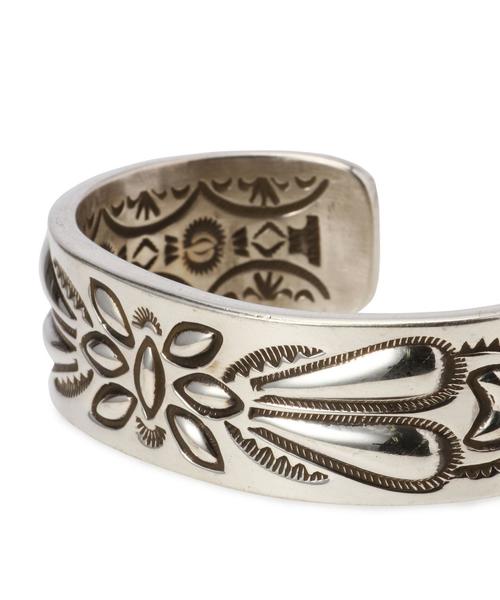 BEAUTY&YOUTH UNITED ARROWS（ビューティーアンドユースユナイテッドアローズ）の「＜Ray Adakai＞ DBL/STP Brac 3/4§（ブレスレット・メンズ・シルバー・MEDIUM）」の3枚目の写真