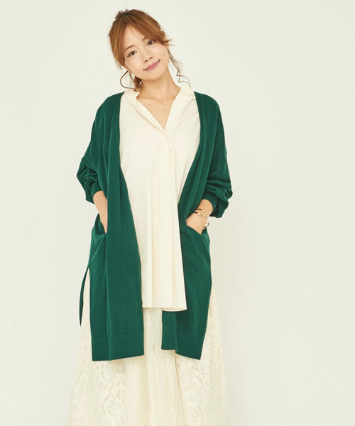 earth music&ecology(アースミュージックアンドエコロジー)の「シンプルニットカーディガン(カーディガン/ボレロ・レディース・キャメル/ライトグレー/バーガンディー/ダークグリーン/ブラック・FREE)」の4枚目の写真