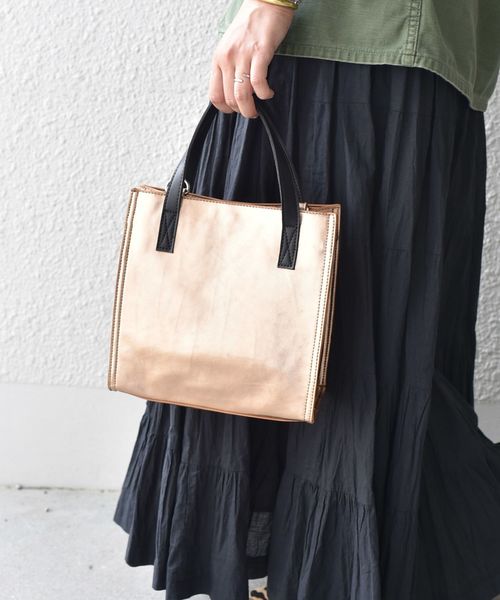 Khaju（カージュ）の「Khaju:メタリック2WAYトート◇（トートバッグ・レディース・ピンク/シルバー・ONE SIZE）」の3枚目の写真