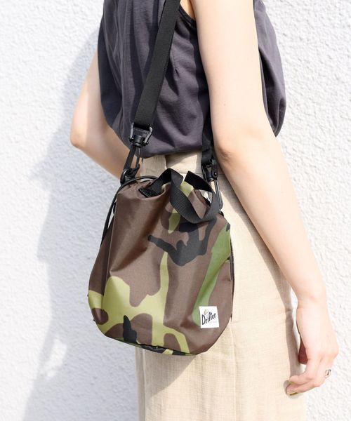 Drifter（ドリフター）の「Drifter:ドローストリングポーチ◇（ショルダーバッグ・レディース・ブラック/ベージュ/パープル/グリーン/キャメル/ブラウン/オリーブ・ONE SIZE）」の4枚目の写真