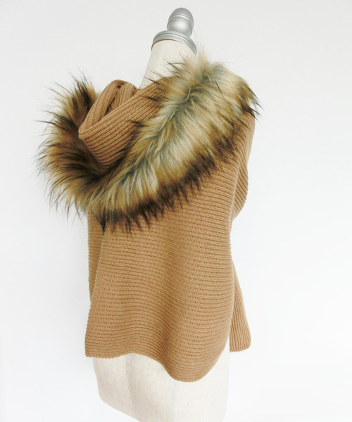 U.Q（ユウキュウ）の「静電気防止差し込みストール（ストール/ショール・レディース・ライトグレー/ブラック/ベージュ・FREE）」の4枚目の写真