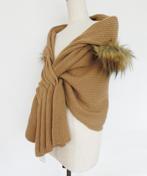 U.Q（ユウキュウ）の「静電気防止差し込みストール（ストール/ショール・レディース・ライトグレー/ブラック/ベージュ・FREE）」の6枚目の写真