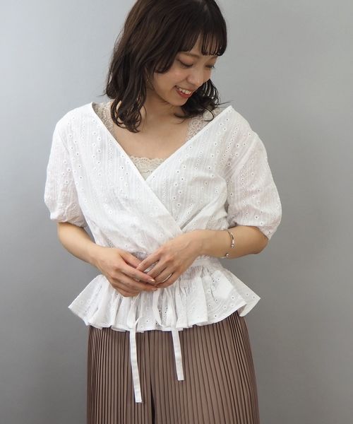 tiptop（ティップトップ）の「総刺繍カシュクールブラウス（シャツ/ブラウス・レディース・ブラック/ベージュ/オフホワイト・FREE）」の2枚目の写真