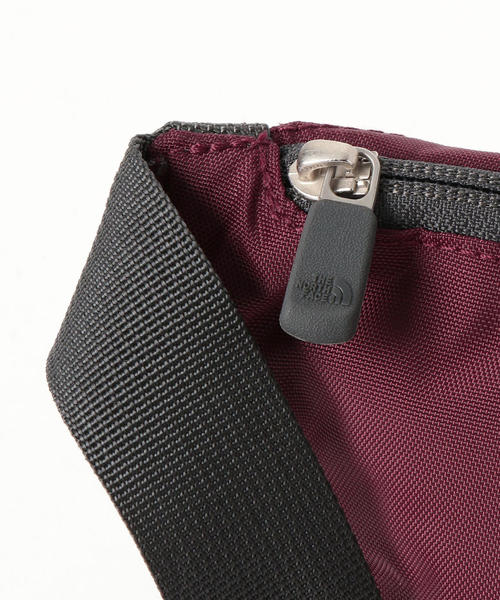 THE NORTH FACE（ザノースフェイス）の「＜THE NORTH FACE＞ GRANULE WAIST BAG/ウエストバッグ（ボディバッグ/ウエストポーチ・メンズ・ワインレッド/ダークグレー/ブラック・FREE）」の6枚目の写真