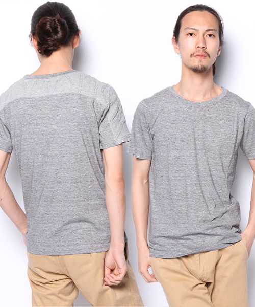 KATHARINE HAMNETT LONDON （キャサリンハムネットロンドン）の「BACK YOKE CABLE / バックヨークケーブルＴシャツ（Tシャツ/カットソー・メンズ・グレー/チャコールグレー/ブルー・MEDIUM/AL/LARGE）」の3枚目の写真
