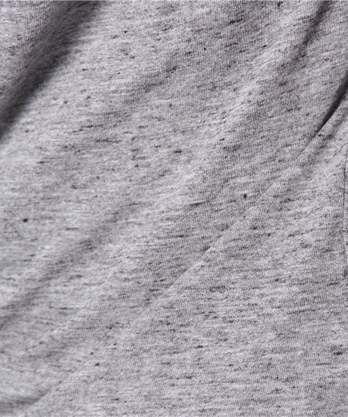 KATHARINE HAMNETT LONDON （キャサリンハムネットロンドン）の「BACK YOKE CABLE / バックヨークケーブルＴシャツ（Tシャツ/カットソー・メンズ・グレー/チャコールグレー/ブルー・MEDIUM/AL/LARGE）」の6枚目の写真