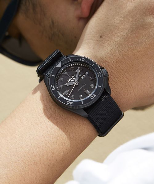 SEIKO(セイコー)の「SEIKO: 5Sports Street Style(アナログ腕時計・メンズ・ブラック・ONE SIZE)」の5枚目の写真