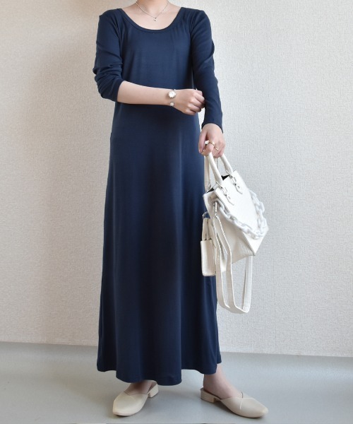 Coo+i（クーイ）の「ラウンドネックマキシワンピース（ワンピース・レディース・ブラック/カーキ/モカ/グリーン/チャコールグレー/ネイビー/ブルー/ワイン/グレー・XL/L/M）」の7枚目の写真