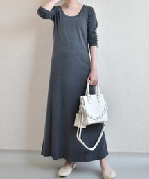 ラウンドネックマキシワンピース