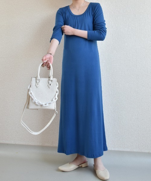 Coo+i（クーイ）の「ラウンドネックマキシワンピース（ワンピース・レディース・ブラック/カーキ/モカ/グリーン/チャコールグレー/ネイビー/ブルー/ワイン/グレー・XL/L/M）」の8枚目の写真