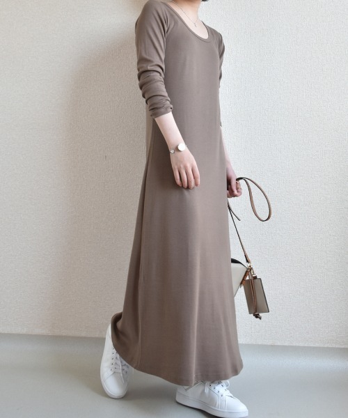 Coo+i（クーイ）の「ラウンドネックマキシワンピース（ワンピース・レディース・ブラック/カーキ/モカ/グリーン/チャコールグレー/ネイビー/ブルー/ワイン/グレー・XL/L/M）」の18枚目の写真