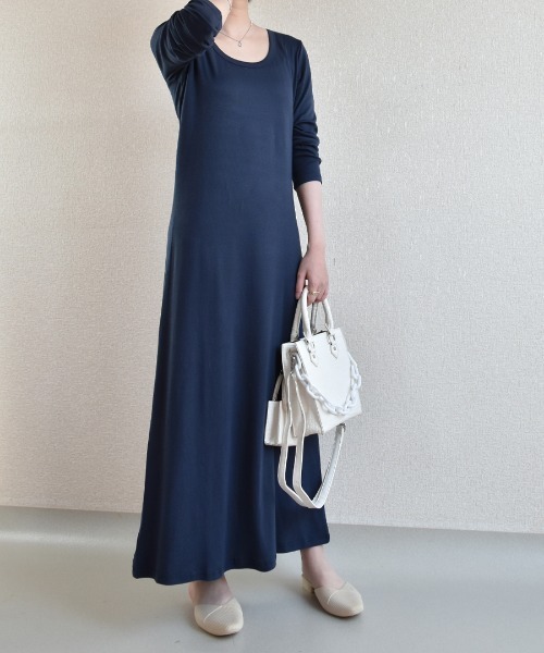 Coo+i（クーイ）の「ラウンドネックマキシワンピース（ワンピース・レディース・ブラック/カーキ/モカ/グリーン/チャコールグレー/ネイビー/ブルー/ワイン/グレー・XL/L/M）」の12枚目の写真