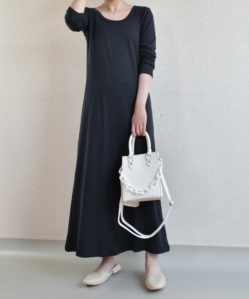 Coo+i（クーイ）の「ラウンドネックマキシワンピース（ワンピース・レディース・ブラック/カーキ/モカ/グリーン/チャコールグレー/ネイビー/ブルー/ワイン/グレー・XL/L/M）」の10枚目の写真