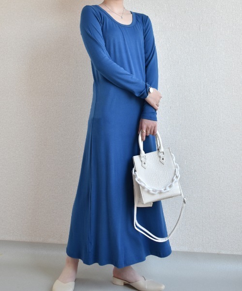 Coo+i（クーイ）の「ラウンドネックマキシワンピース（ワンピース・レディース・ブラック/カーキ/モカ/グリーン/チャコールグレー/ネイビー/ブルー/ワイン/グレー・XL/L/M）」の11枚目の写真