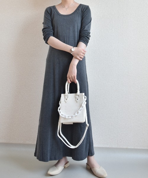 Coo+i（クーイ）の「ラウンドネックマキシワンピース（ワンピース・レディース・ブラック/カーキ/モカ/グリーン/チャコールグレー/ネイビー/ブルー/ワイン/グレー・XL/L/M）」の14枚目の写真